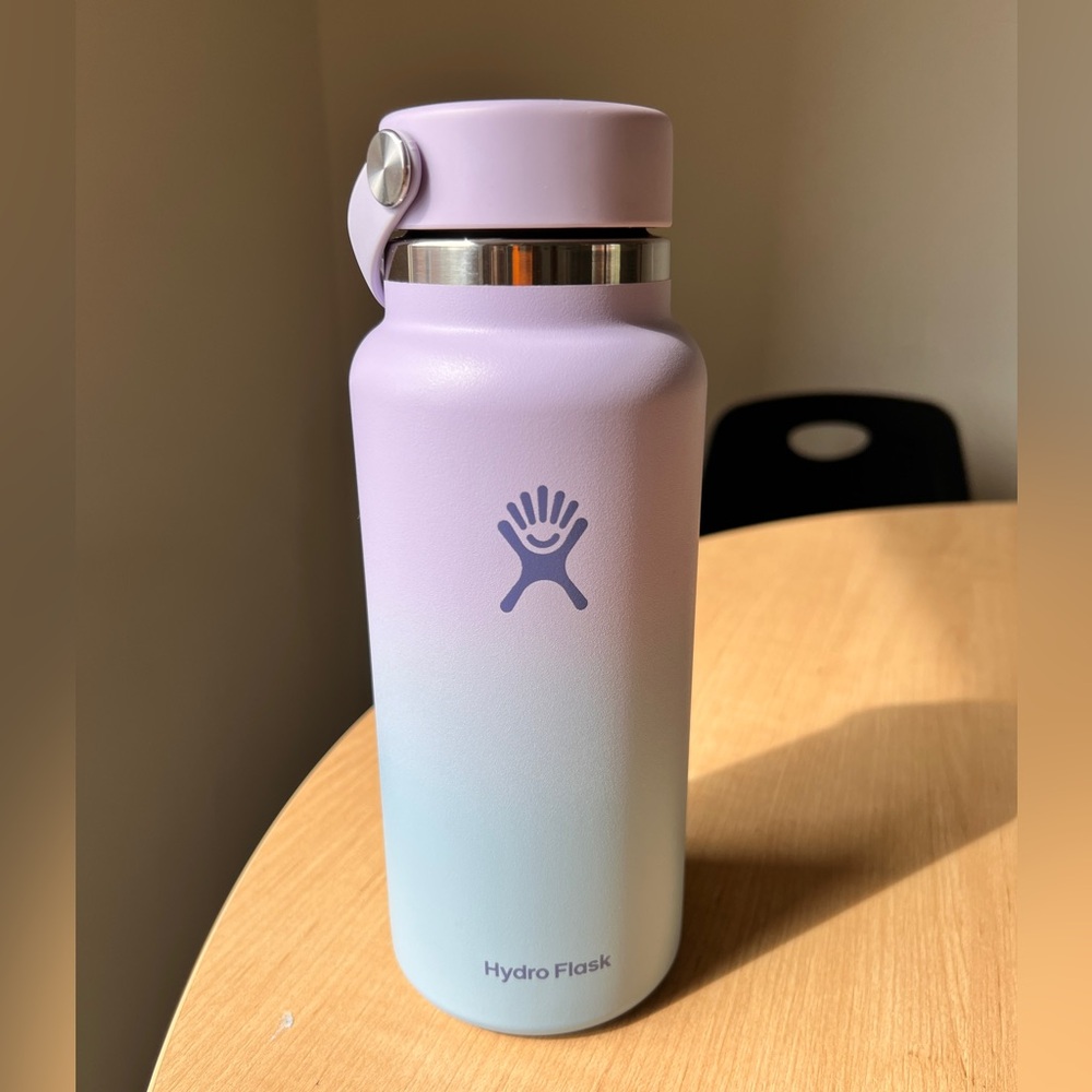 Limited edition Aurora Hydro flask 32oz